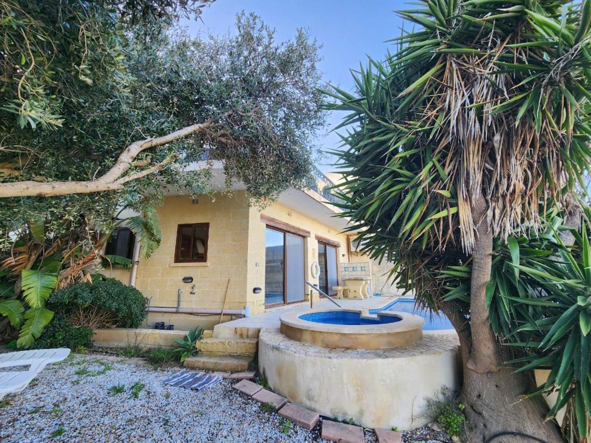 Sunny Gozo Getaway Pool & Easy Check-In Bed & Breakfast Ghajn il-Kbira  Ngoại thất bức ảnh