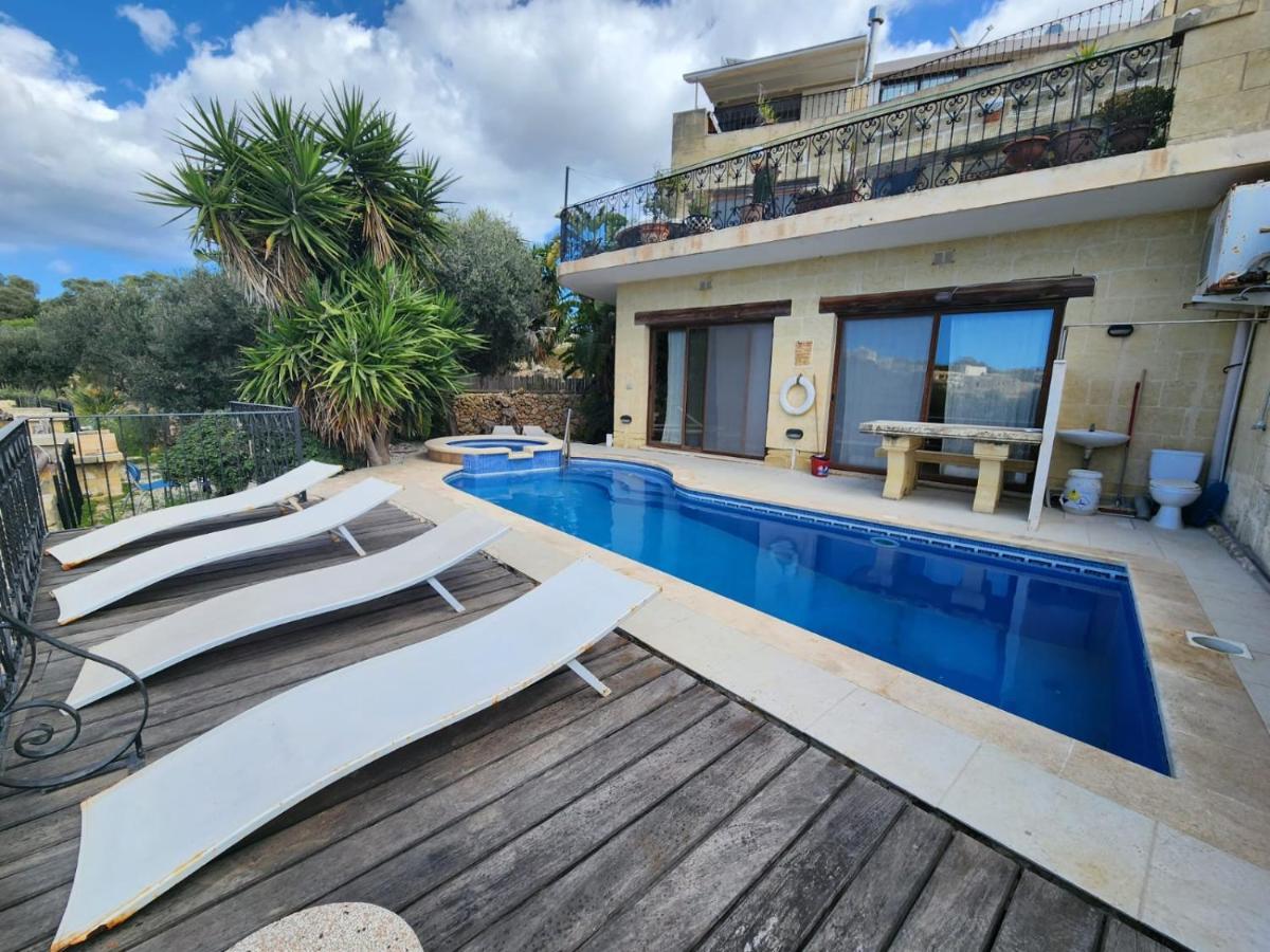Sunny Gozo Getaway Pool & Easy Check-In Bed & Breakfast Ghajn il-Kbira  Ngoại thất bức ảnh