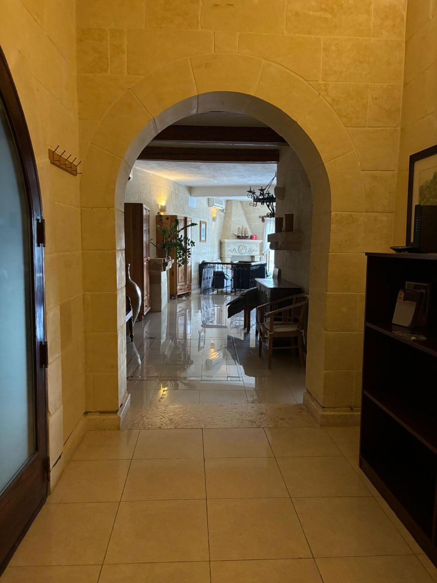 Sunny Gozo Getaway Pool & Easy Check-In Bed & Breakfast Ghajn il-Kbira  Ngoại thất bức ảnh