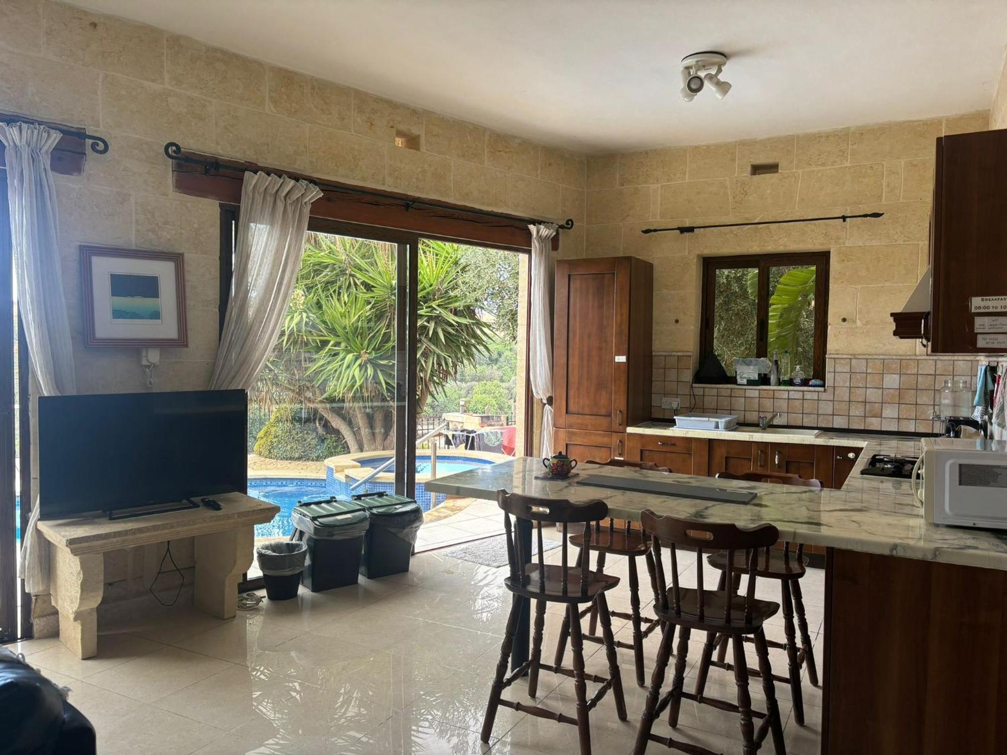 Sunny Gozo Getaway Pool & Easy Check-In Bed & Breakfast Ghajn il-Kbira  Ngoại thất bức ảnh